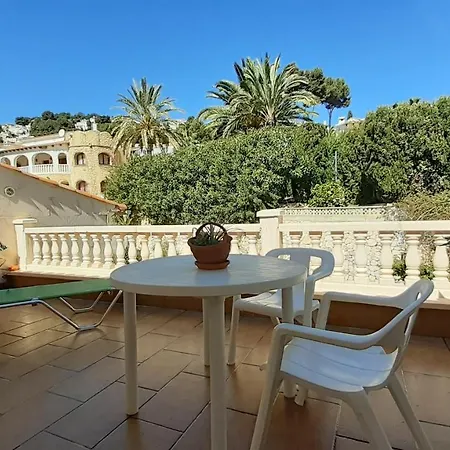 Con Techo Inclinado Y Vista Al Mar Apartment